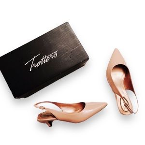 TROTTERS Beige Prima Nude Patent Leather Slingback Kitten Heels 6.5 WIDE Office